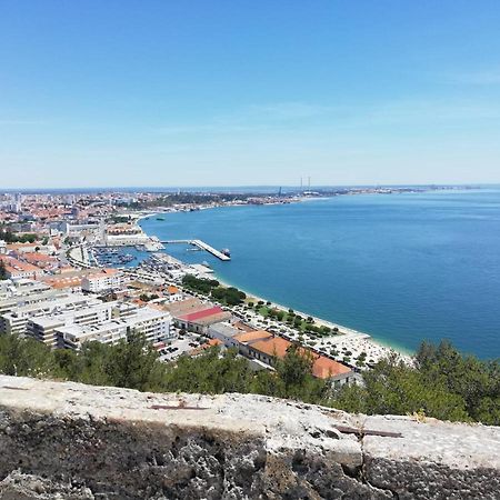Beach Sea View Apartment Сетубал Екстериор снимка