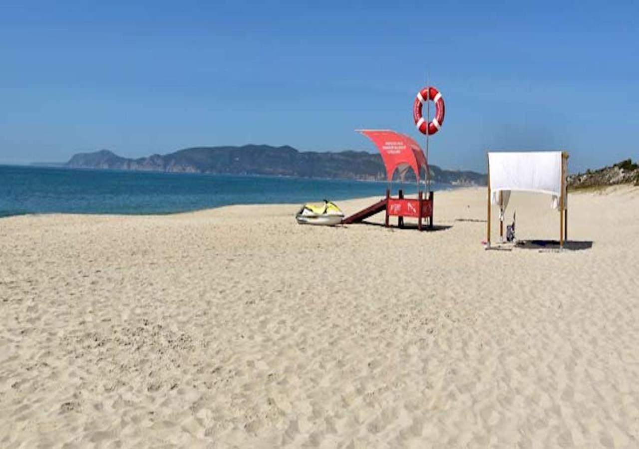 Beach Sea View Apartment Сетубал Екстериор снимка